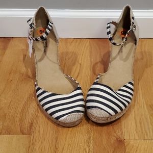 *NWT*White Montain Navy Striped Wedge Espadrille